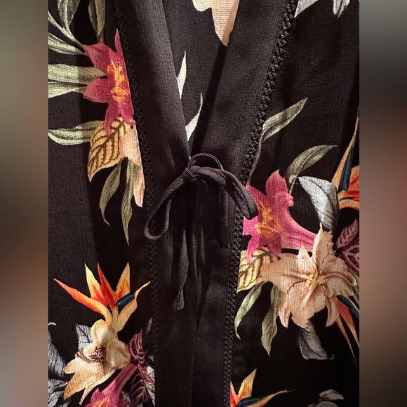 NWOT KONA SOL Hawaiian black floral tie-front tunic, size L/XL - Picture 4 of 7